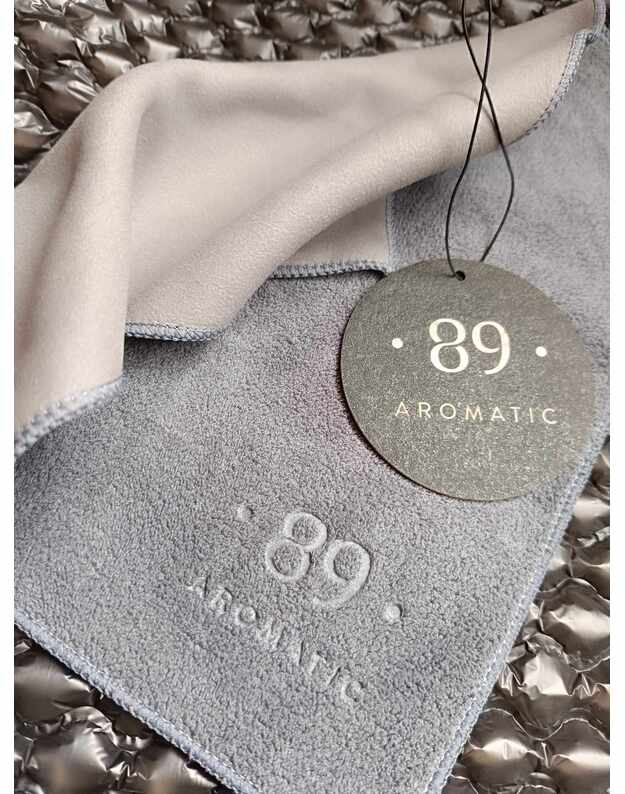 Aromatic 89 rinkinys - Mikropluošto šluostė ir kabinamas oro gaiviklis 